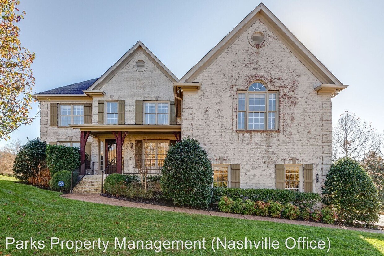 Foto principal - 4 br, 5 bath House - 281 King Arthur Circle