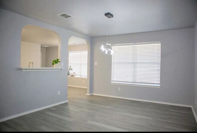 Building Photo - 9135 Granite Woods