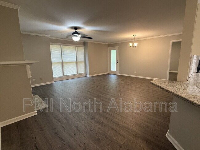 Foto del edificio - 4988 7 Pine Cir