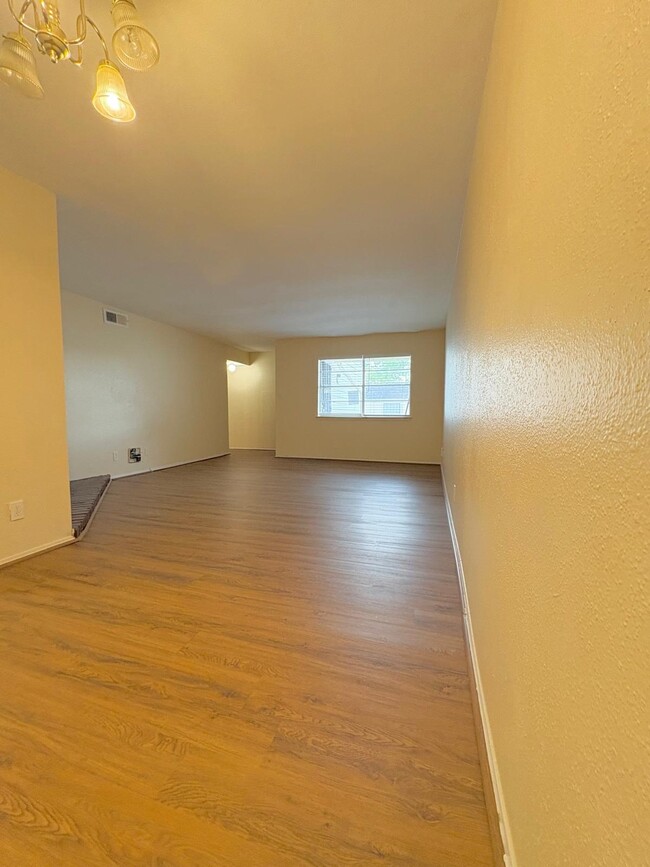 Foto del edificio - 6200 W Tidwell Rd
