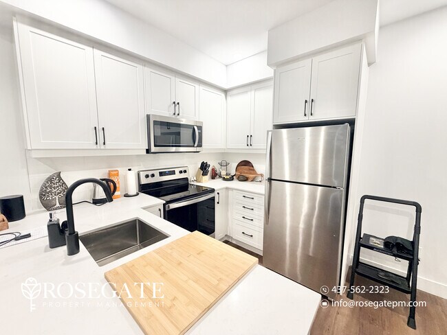 Building Photo - Modern 1-Bedroom Apartment with Private Balcony & Parking in Kitchener