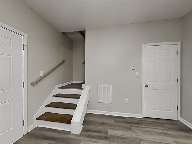 Building Photo - 255 Farrington Ave SE