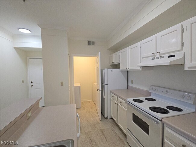 Building Photo - 11500 Villa Grand