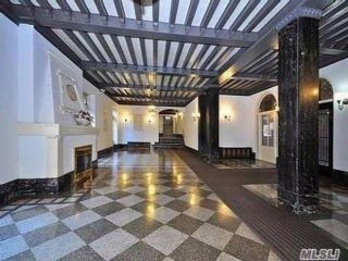 Foto del edificio - 6298 Saunders St