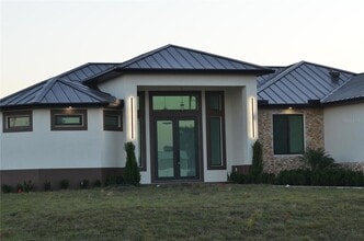 Building Photo - 2416 Diplomat Pkwy W