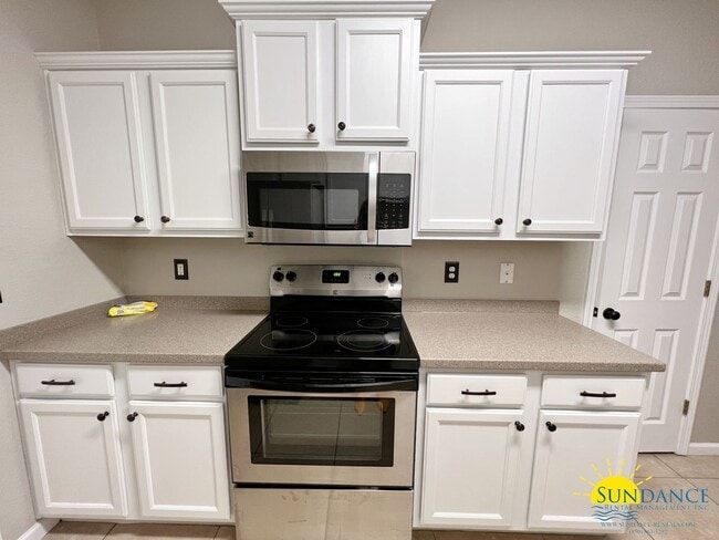 Building Photo - Beautiful townhome in the heart of Niceville!
