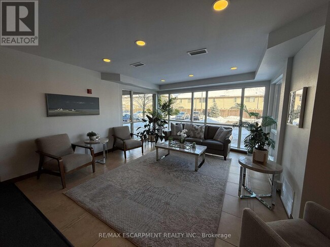 Building Photo - 5070 Fairview St