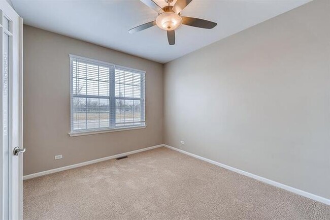Building Photo - 3032 Seekonk Ave, Elgin, IL, 60124