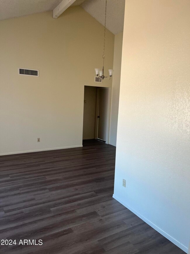 Building Photo - 3102 N Woodburne Dr