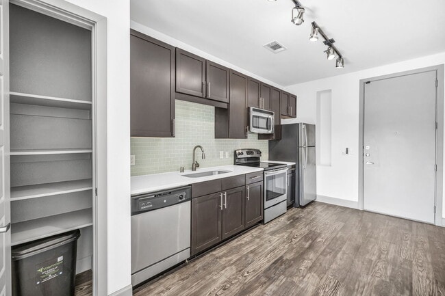 A modern kitchen at Markethaus 3700 in Plano Texas. - Markethaus 3700