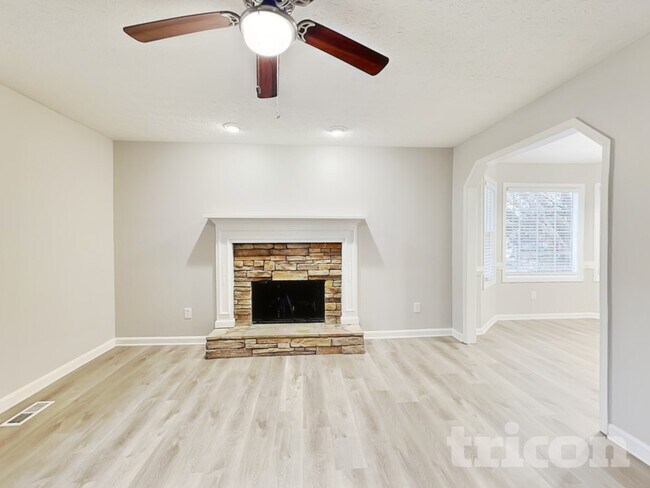 Building Photo - 200 River Walk