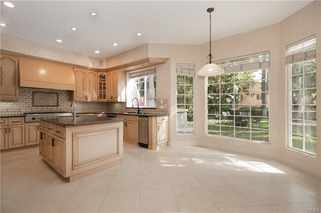 Foto del edificio - 5218 Otis Ave