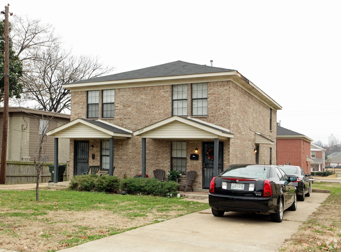 Primary Photo - 225-231 Cochran St