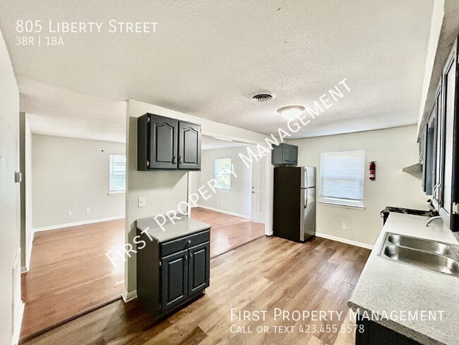 Building Photo - 805 Liberty St