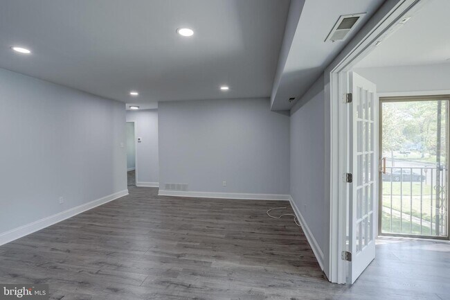 Building Photo - 110B Red Cedar Ct