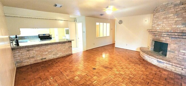 Building Photo - 9211 Twin Hills Dr