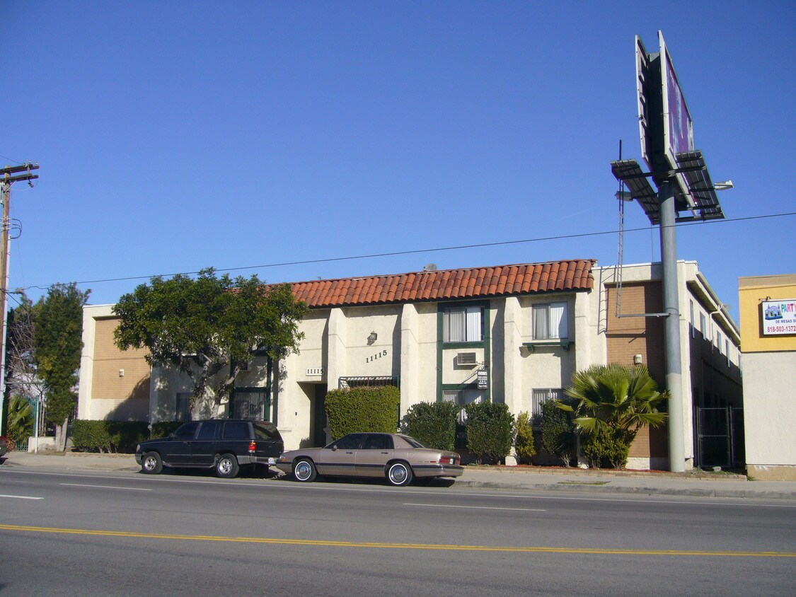 Foto del edificio - Sherman Way Apartments