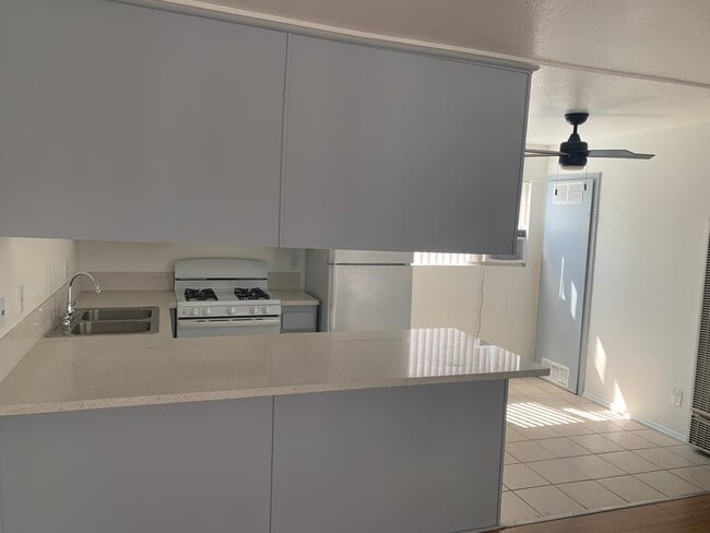 Building Photo - 147 S Avenue 56