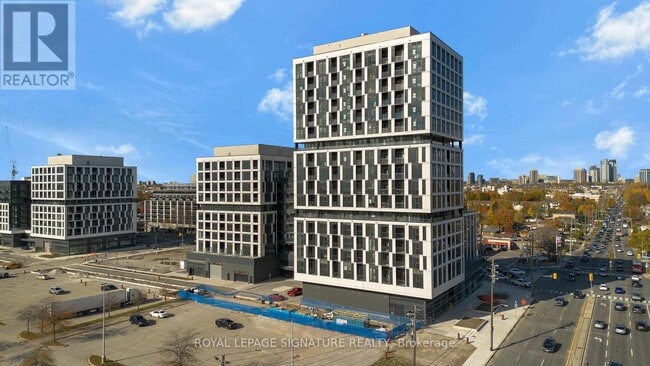 Building Photo - 1007 The Queensway