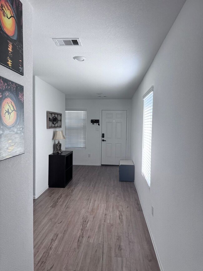 Foto del edificio - 4 Bedroom Single Family Home in Baytown