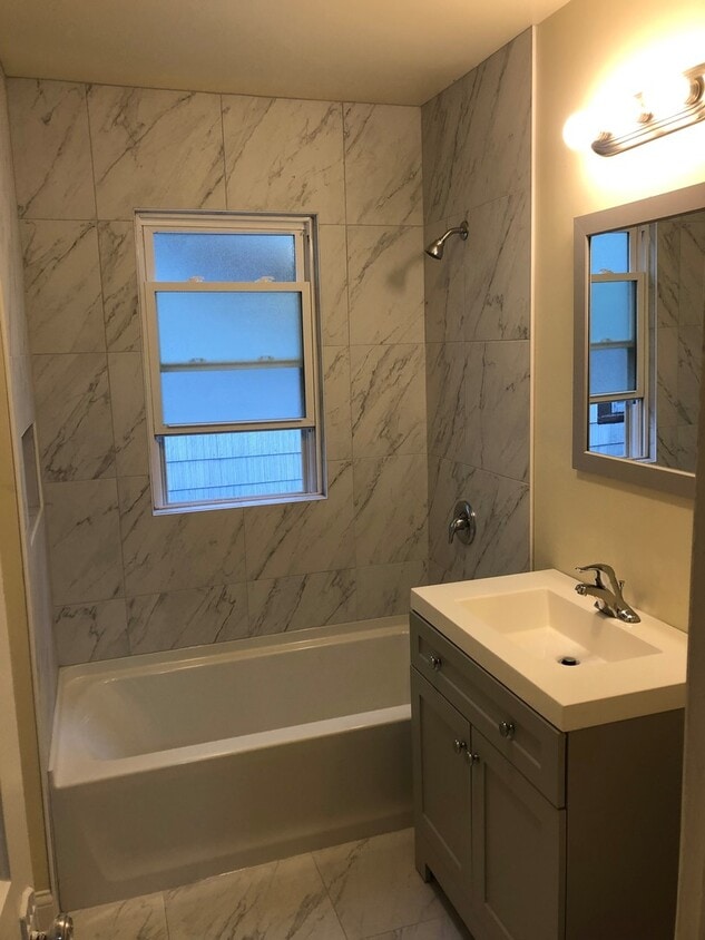 Foto del edificio - 2564 N Humboldt Blvd