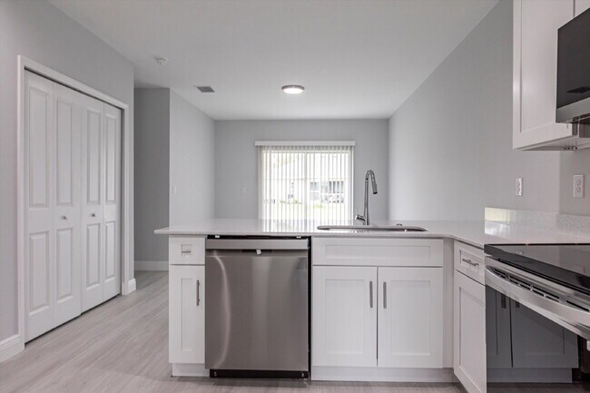 Foto del edificio - BRAND NEW Construction, 3 bed / 2 bath Rent-Ready Home in Port Charlotte!