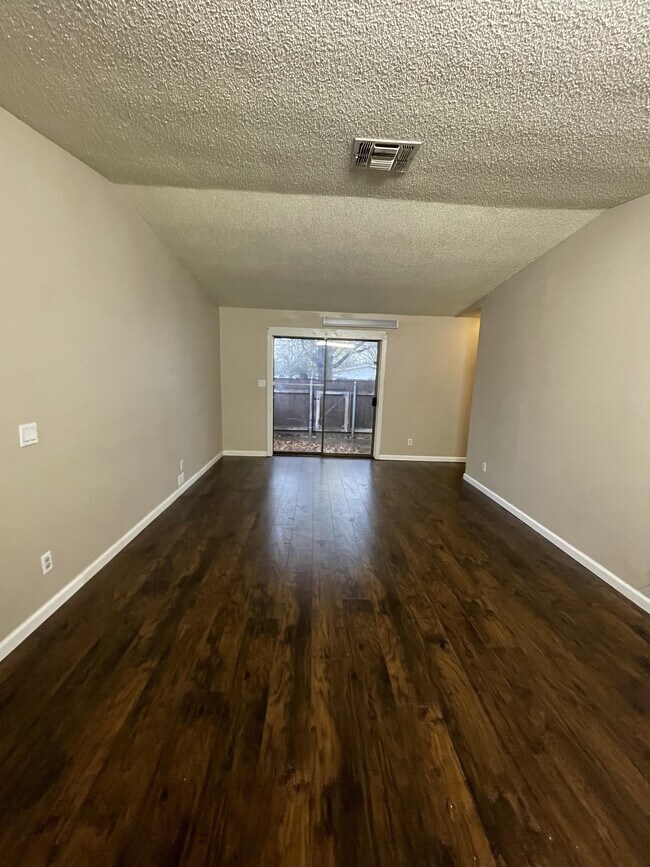 Foto del edificio - 321 W Park St