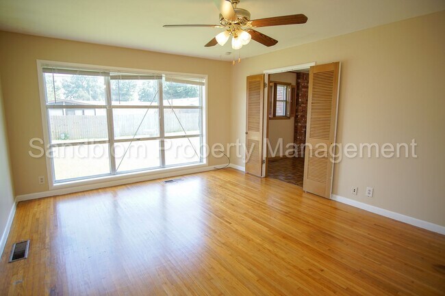 Foto del edificio - 5344 E 27th St