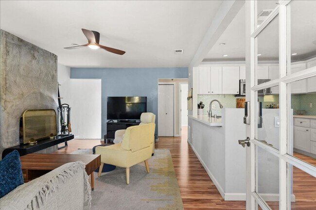 Building Photo - **Spacious and Bright Canyon Retreat in the Heart of South Park**