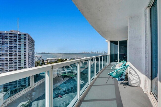 Foto del edificio - 1881 79th Street Causeway