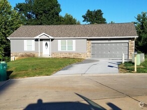Building Photo - 808 McLiviane Ct