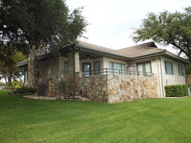 Building Photo - 1713 Clubhouse Hill Dr