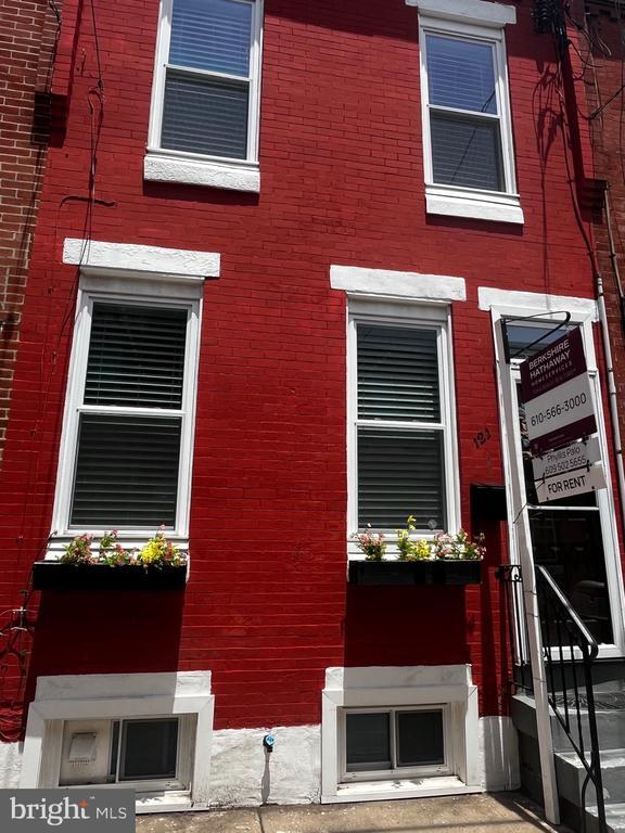 Building Photo - 121 Mercy St