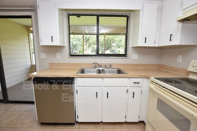 Building Photo - 1440 Ridge Lake Ct