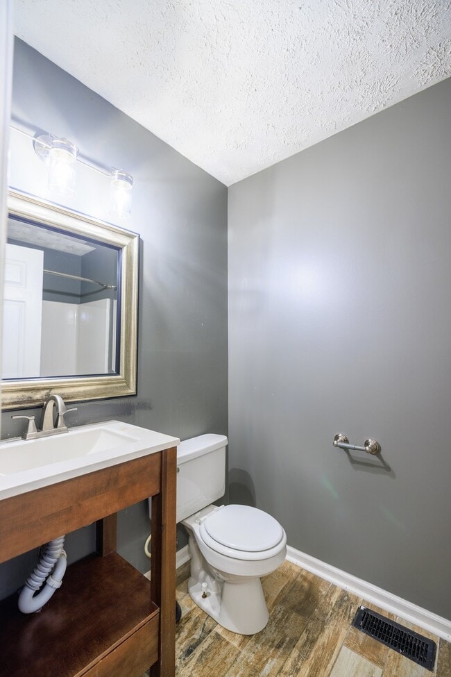 Building Photo - Renovated Home, Minutes from Germantown & ...