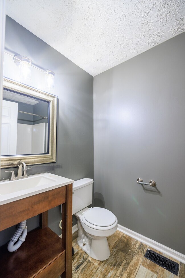 Foto del edificio - Renovated Home, Minutes from Germantown & ...