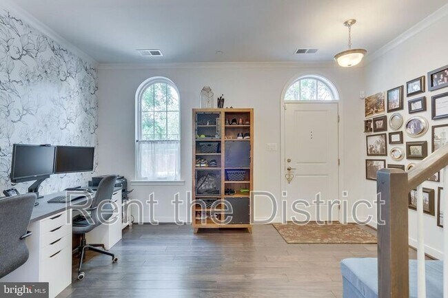 Foto del edificio - 662 Kenneth St NE
