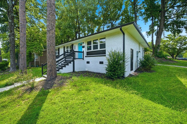 Building Photo - 553 Derrydowne Dr