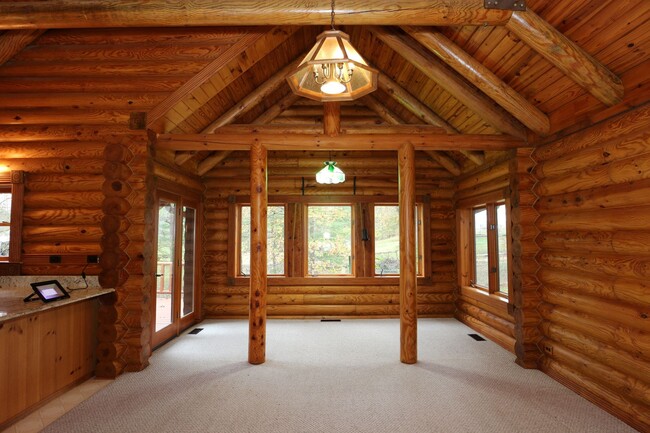 Building Photo - Gorgeous Log Cabin near West Lafayette!