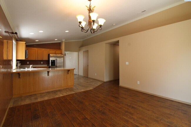 Foto del edificio - 3 bed, 2 bath home in West Pasco