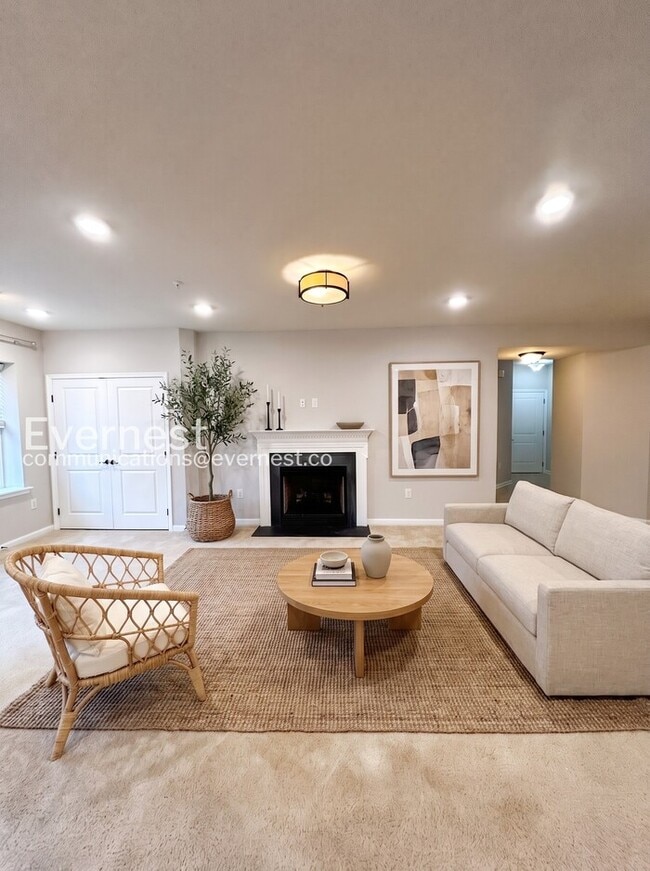 Building Photo - 14001 Briars Cir