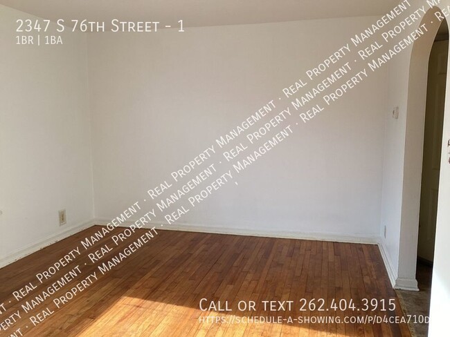 Building Photo - One bedroom lower unit in convenient location