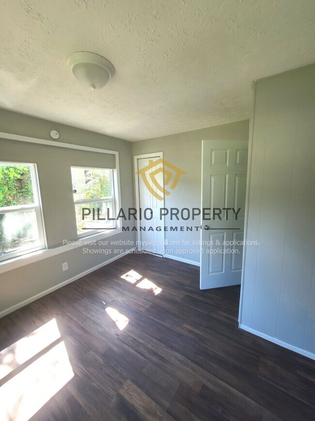 Foto del edificio - Updated 2 Bedroom 1 Bathroom near Forest M...