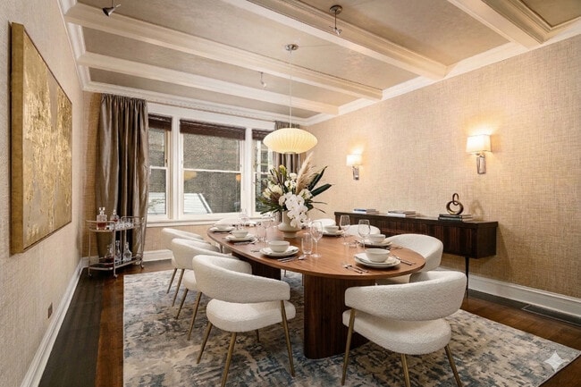 Foto del edificio - 1347 N State Pkwy