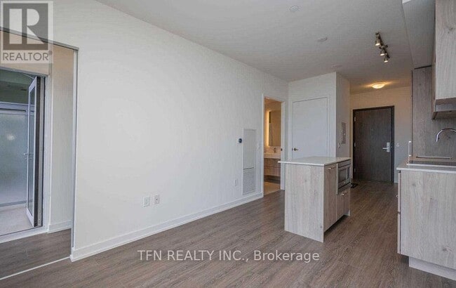 Building Photo - 1 Yorkville Ave