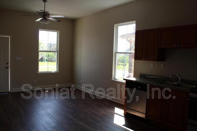 Foto del edificio - 4946 Camelia St