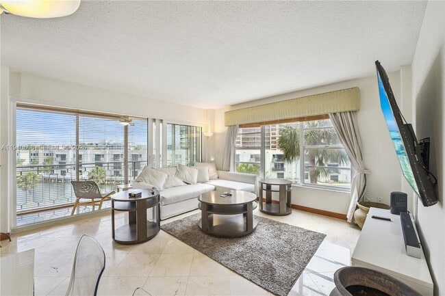 Building Photo - 11111 Biscayne Blvd