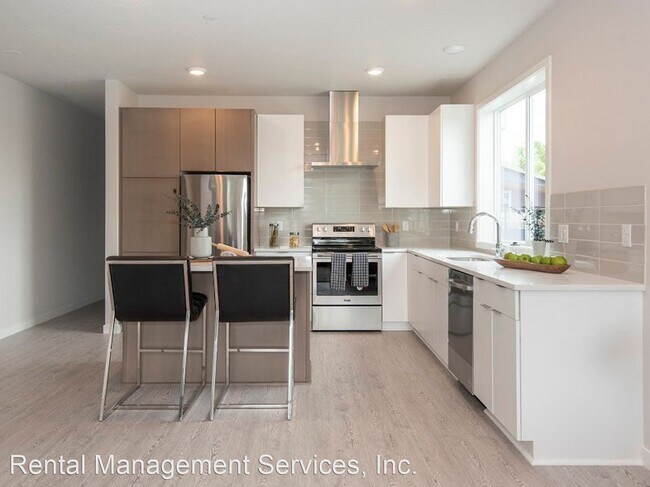 Foto del edificio - 5715 N Greeley Ave