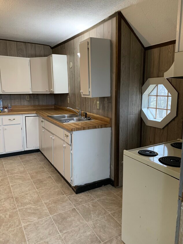 Kitchen - 452 N Franklin St