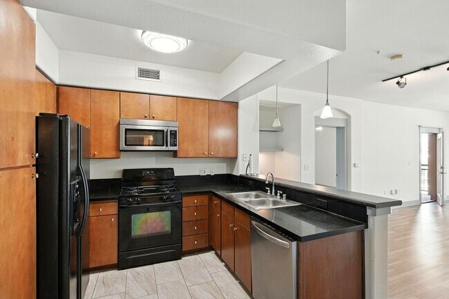 Foto del edificio - 24585 Town Center Dr